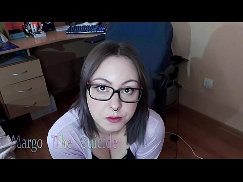 ❤️ 性感的眼镜女孩在镜头前深深地吸吮假阳具 ❤️ Anal porn❤